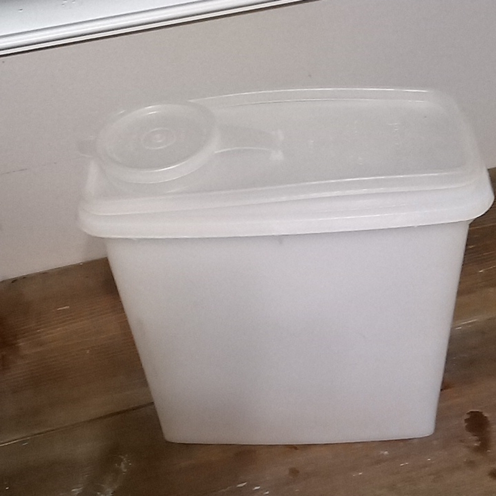 Tupperware container